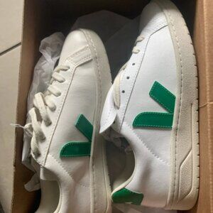 VEJA Women’s Streetwear Sneakers – Classic Low Top Flats